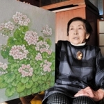 「いつも一緒に絵を描いた」。夫仁志さんとの思い出を語る裏井幸子さん＝淡路市久野々