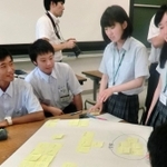 宮城県・多賀城高校災害科学科の生徒と交流する舞子高校環境防災科の生徒たち＝宮城県、多賀城高校（後藤謙太さん提供）