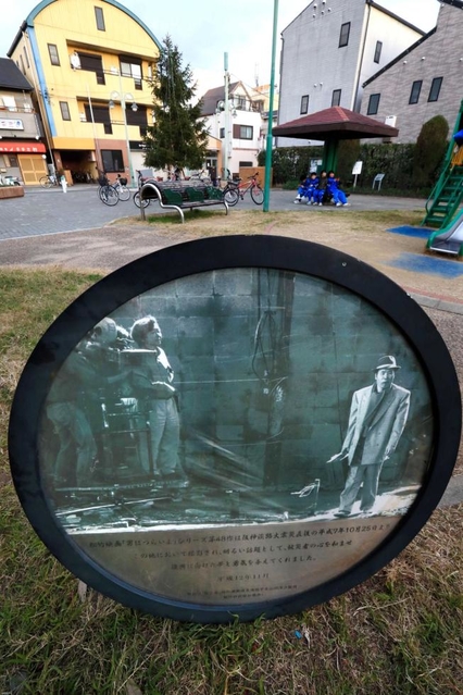 出番を待つ寅さんの記念碑。記憶は受け継がれる＝神戸市長田区菅原通４、すがはらすいせん公園