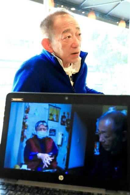 支援を続ける被災者の記録映像を撮影した牧秀一さん＝神戸市東灘区向洋町中６（撮影・大山伸一郎）