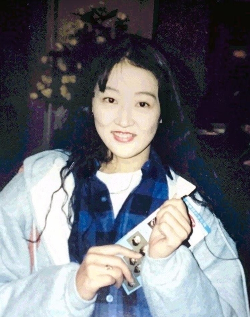河合礼子さんが浦幸子さんの両親から受け取った浦さんのスナップ写真
