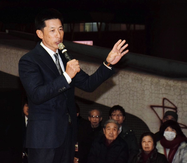 震災や今季の構想について語る矢野燿大監督＝１７日午後、神戸市長田区大橋町