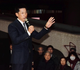 震災や今季の構想について語る矢野燿大監督＝１７日午後、神戸市長田区大橋町