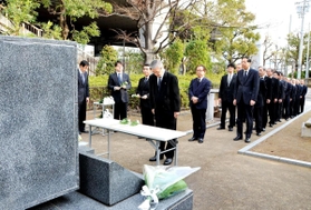 ８・５４　芦屋市・阪神高速の慰霊碑