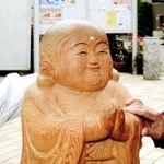 ２００４年１０月２３日の新潟県中越地震から15年に合わせて被災地に里帰りする地蔵＝神戸市長田区日吉町５、ポケットパーク