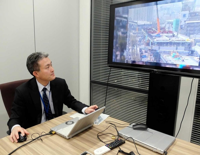 震災経験の継承へ、語り部の映像化に取り組む奥西史伸さん＝大阪市北区、阪神高速道路会社