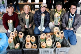 パナソニック社員らが作った竹灯籠＝ユニトピアささやま