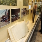 阪神・淡路大震災当時の西宮市の被害を紹介する写真展＝西宮市役所