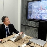 震災経験の継承へ、語り部の映像化に取り組む奥西史伸さん＝大阪市北区、阪神高速道路会社