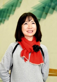 「神戸で学んだ助け合い、感謝する心を全国へ広げたい」と話す平松愛理＝神戸新聞松方ホール（撮影・秋山亮太）
