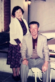 藤野守さん（右）と愛子さん（春樹さん提供）