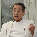仮設住宅で訪問診療に当たった経験を振り返る西村正二医師＝加古川市野口町水足、西村医院