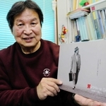 新作映画のパンフレットを手に寅さんへの思いを語る石倉泰三さん＝神戸市長田区