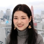 ウエディングプランナーを務めながら震災の語り部などを続ける小島汀さん＝大阪市北区大深町