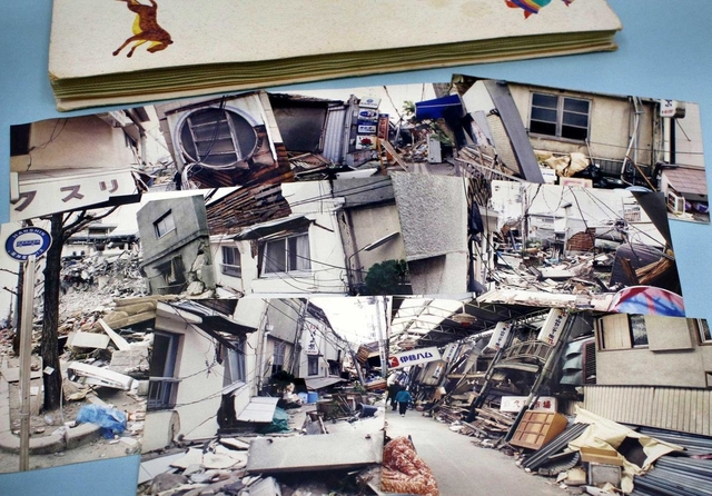 震災で倒壊した保久良市場を撮影したアルバム。一瞬で日常の暮らしが奪われた（中村勝さん提供）