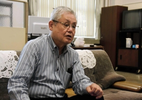 阪神・淡路大震災当時、兵庫県の秘書課長として貝原俊民知事を支えた斎藤富雄・神戸山手大学長＝神戸市中央区諏訪山町、神戸山手大学