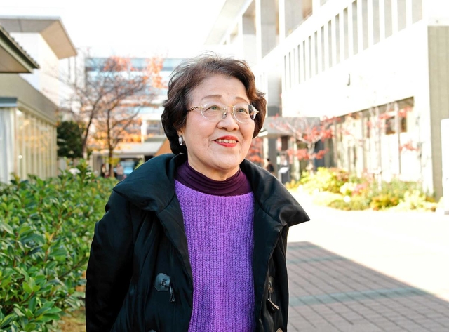 ケア付き仮設住宅があった場所に立つ市川禮子さん。助け合って暮らす大切さを震災から学んだ＝芦屋市呉川町、市保健福祉センター（撮影・後藤亮平）