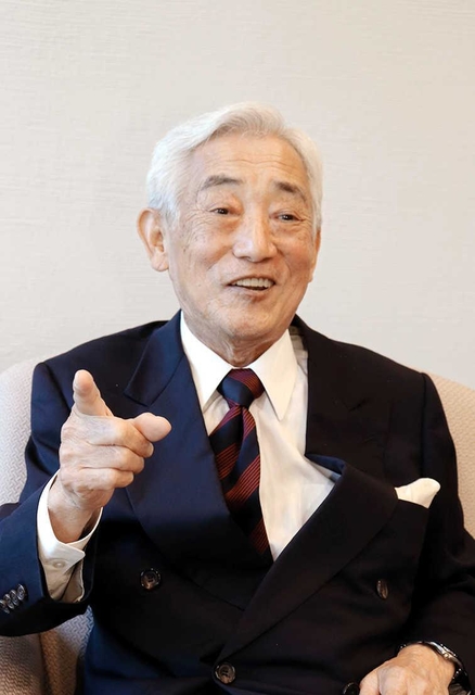 阪神・淡路大震災当時を振り返る瀬尾征男さん＝東京都千代田区、東京海上日動火災保険