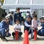 芦屋市の津知公園に若い家族が集まった防災訓練＝同市津知町（撮影・風斗雅博）