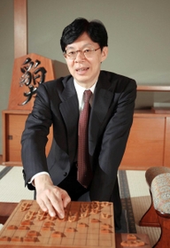 「自分が活躍することで、震災を語る場もできる。それは王将戦の時だけでなく、ずっと思っていた」と話す棋士の谷川浩司さん＝関西将棋会館（撮影・吉田敦史）