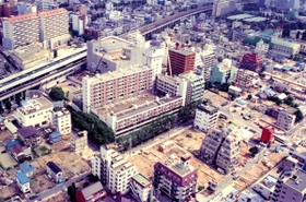 被災した六甲道駅南地区＝１９９５年７月
