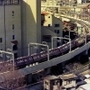 脱線した阪急電車＝１７日、宝塚市武庫川町１（撮影・写真部記者）