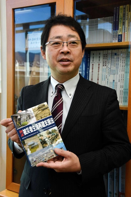 日弁連災害復興支援委員会委員長・津久井進氏