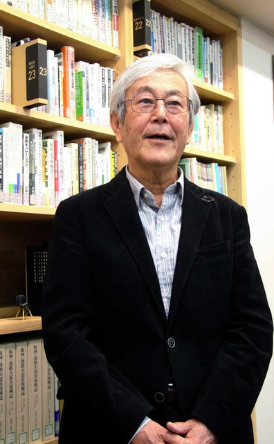 「まちづくりで住民の意見は対立するが、話し合いこそが解決の道」と語る野崎隆一さん＝神戸市中央区元町通４、こうべまちづくり会館