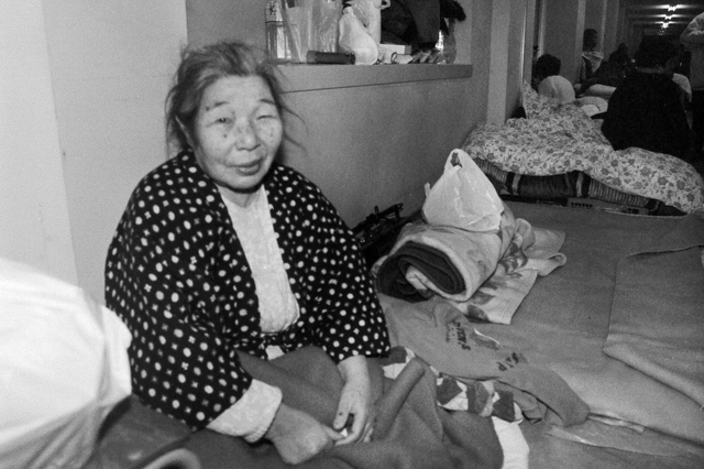 避難所で出会い、話を聞いた女性＝１９９５年１月２０日、神戸市長田区