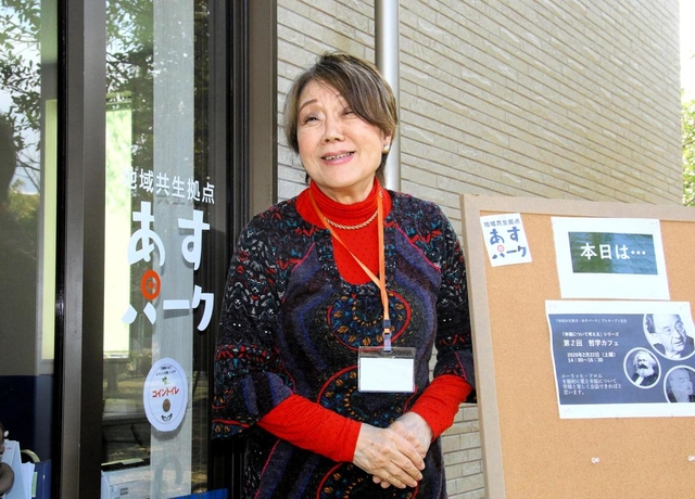 「ＮＰＯに将来をかけてみたいという若者が現れる時代になった」と目を細める中村順子さん＝神戸市灘区大和町５、あすパーク