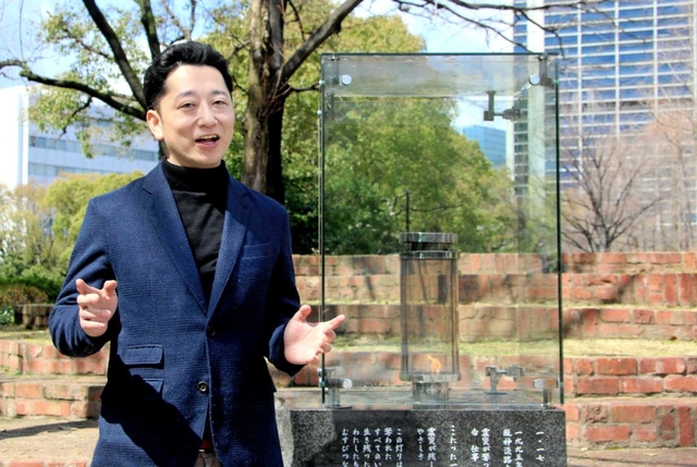 「阪神淡路大震災１・１７希望の灯り」代表理事の藤本真一さん。「阪神・淡路を知らない世代とともに語り継ぐ」と誓う＝神戸市中央区加納町６、東遊園地