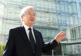「災害は進化している。防災の在り方も時代とともに変わる必要がある」と訴える河田恵昭さん＝神戸市中央区脇浜海岸通１、人と防災未来センター（撮影・鈴木雅之）