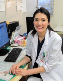 故郷を離れて勤務する大崎慶子さん。「今も母に会いたい。会って話がしたいです」＝２０２０年１１月、三重県伊賀市上野桑町、岡波総合病院