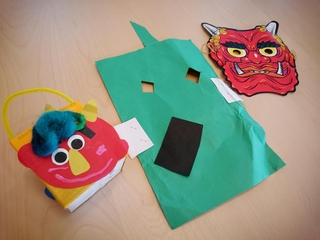 スーパーで選んだ最も恐ろしい形相のお面