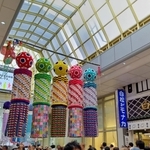 商店街に並ぶ、仙台七夕まつりの豪華な吹き流し。10年ぶりぐらいに行けました。