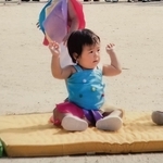 写真は大学2年生の娘の、初めての運動会（当時1歳1カ月）。かわいい衣装は先生の手作りで、びっくりしました！