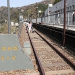 餘部駅に隣接する展望施設「空の駅」。レール跡を歩くことができる＝兵庫県香美町香住区余部