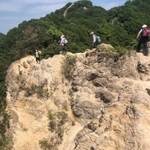 岩だらけの険しい名勝・馬の背