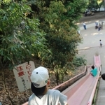 すべり台の上から見下ろすと怖くて足がすくんでしまう＝須磨離宮公園