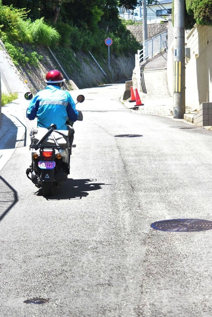 西川所長のイチオシスポットは最高勾配４２・６％のきつね坂＝神戸市須磨区潮見台町