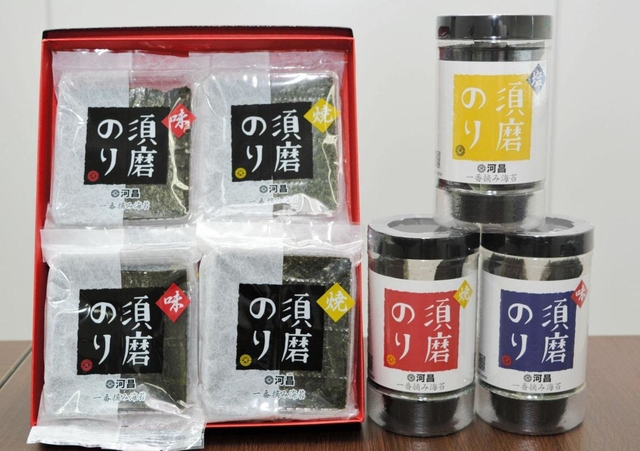 味付けされ、販売されている須磨海苔＝神戸市内