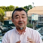 カメの研究を続ける亀崎直樹さん＝須磨海浜水族園