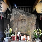 藤田伝三郎が奈良から運んできたとされる石仏＝潮音寺