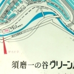 海岸にぽつんとある案内板＝須磨区一ノ谷町５