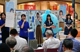 すまぼうやコウベリーズも参加し行われた「須磨検定」＝須磨パティオ