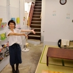 ママたちのレンタルスペースを運営する「板宿ママン」の伊藤尚子さん。２階では英語教室などもある＝須磨区飛松町２