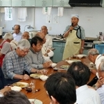 カレーライスを作った「男の料理教室」＝北須磨団地自治会館