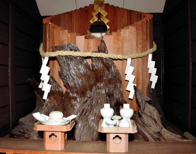 板宿八幡神社の切り株