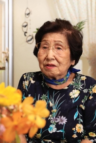 電話交換手時代に遭った、明石市の空襲の様子などを語る炭谷光世さん＝明石市（撮影・斎藤雅志）