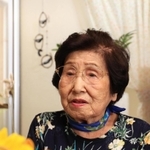 電話交換手時代に遭った、明石市の空襲の様子などを語る炭谷光世さん＝明石市（撮影・斎藤雅志）